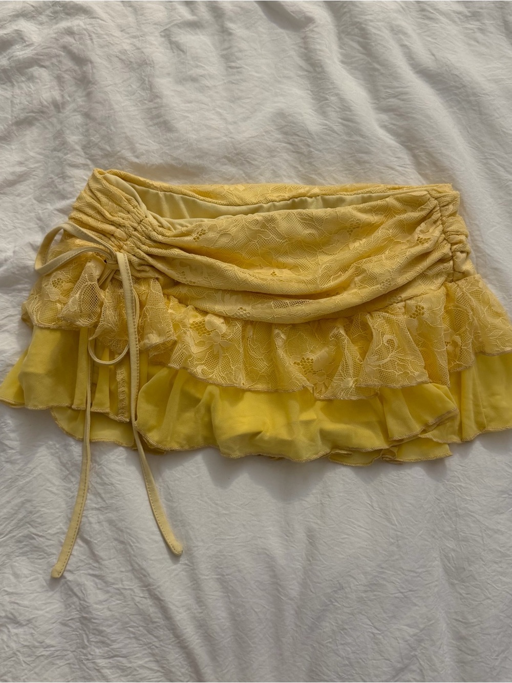 Yellow mini Ruffle skirt - Picture 2 of 4